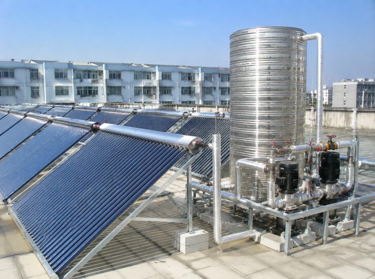 平顶山市城乡一体化示范区商用大容量真空管太阳能热水系统